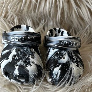 CROCS Kids Monochrome Swirl Clogs